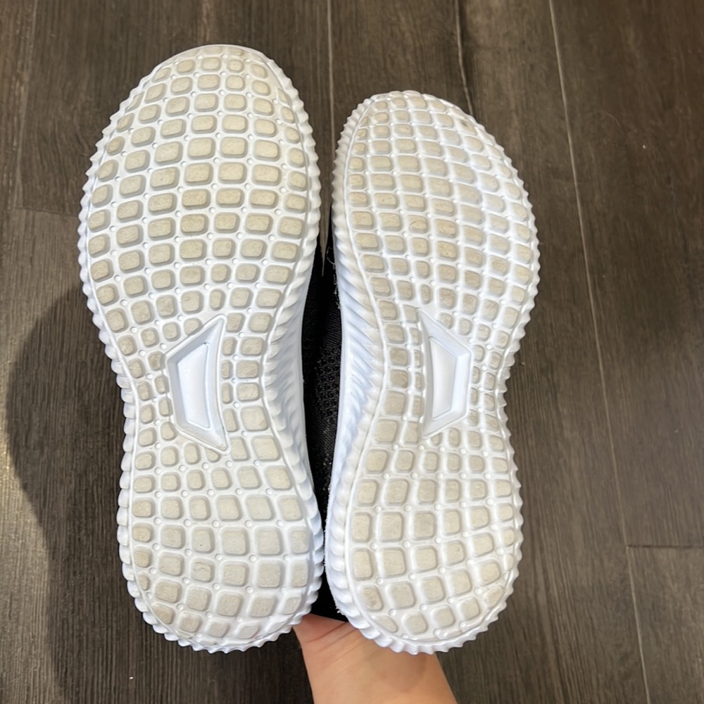 Athletic shoes - Picture 4 of 6